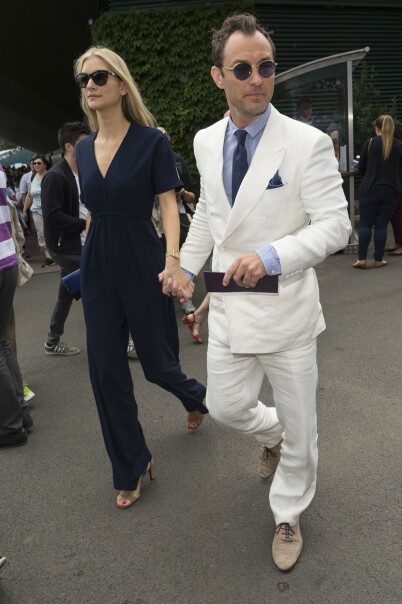 GIFT: Jude Law og kjæresten gjennom tre år, Phillipa Coan, har gitt hverandre sitt ja. Her avbildet ved en tidligere anledning. Foto: NTB Scanpix GIFT: Jude Law og kjæresten gjennom tre år, Phillipa Coan, har gitt hverandre sitt ja. Her avbildet ved en tidligere anledning. Foto: NTB Scanpix